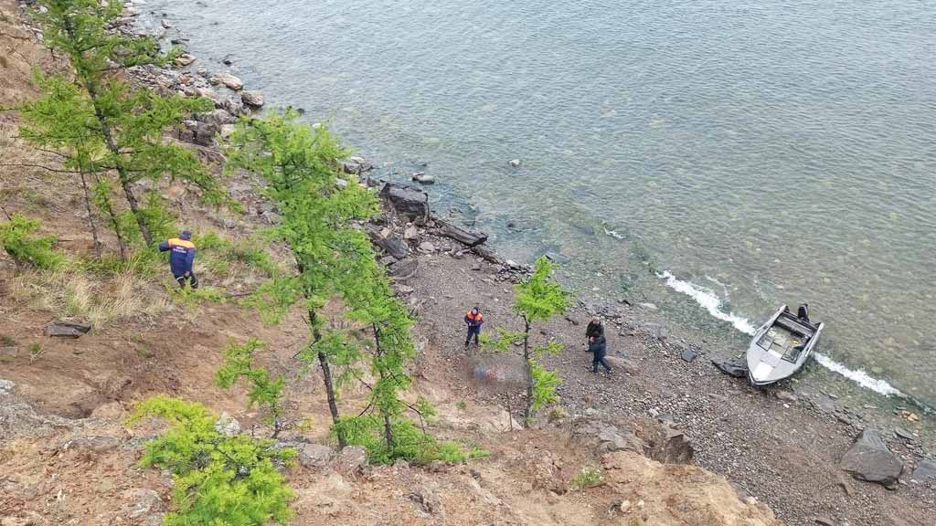 На Байкале турист сорвался со скалы и погиб
