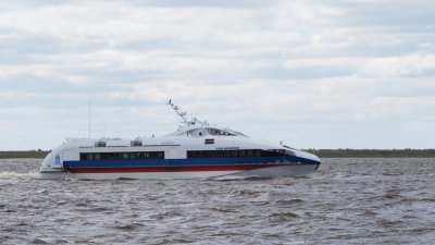 На Ямале теплоход столкнулся с пассажирскими катерами (ФОТО)