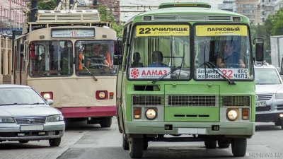 В Челябинске маршрутный ПАЗ врезался в трамвай