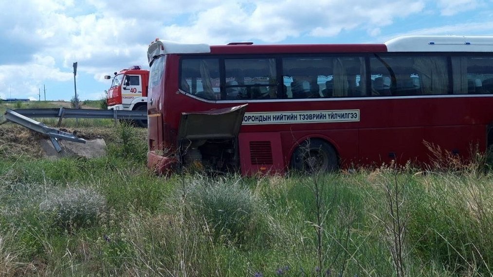 В Бурятии автобус с туристами слетел в кювет