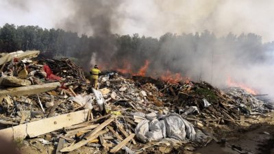 В черте Екатеринбурга горит огромная свалка мусора (ФОТО)