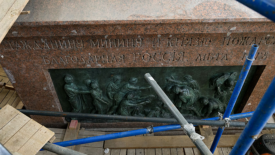 Памятник Минину и Пожарскому скоро вернут на постамент: во время реставрации вскрылся ранее неизвестный факт