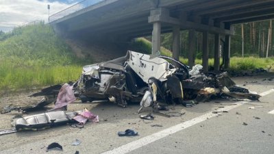 В Сысерти Kia на скорости 150 км/ч врезалась в опору моста, водитель погиб (ФОТО)