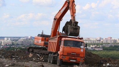 В Челябинске уничтожают сквер, торжественно открытый властями год назад