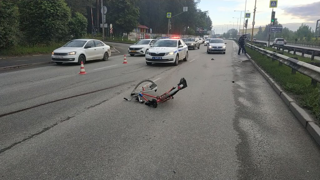 В Екатеринбурге Daewoo Nexia насмерть сбила велосипедиста на пешеходном переходе (ФОТО)