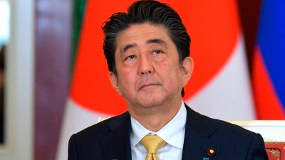 Бывший премьер-министр Японии скончался от полученных ранений