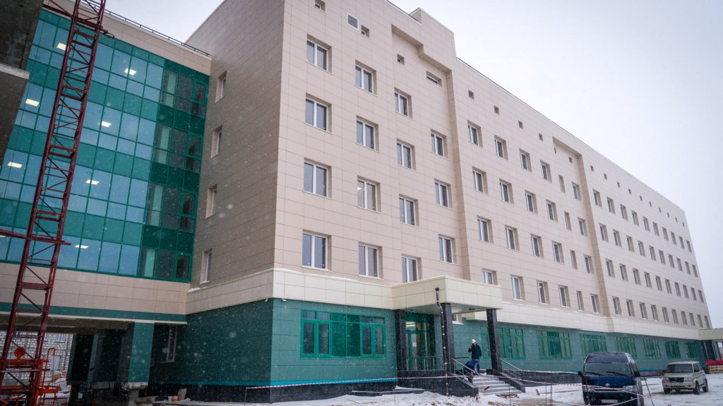 На скандальный долгострой ХМАО – больницу в Нижневартовске – выделили ещё 443 млн рублей