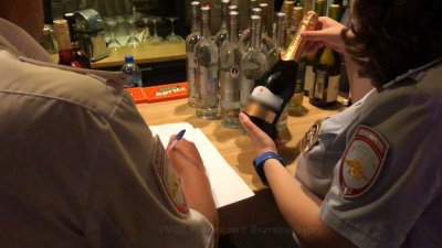 Полиция изъяла алкоголь из двух баров в Екатеринбурге