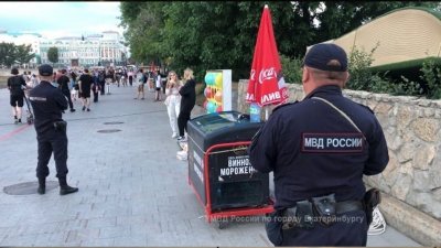Полиция разогнала торговцев на Плотинке (ФОТО)