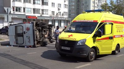 В Липецке человек погиб при столкновении реанимобиля с иномаркой