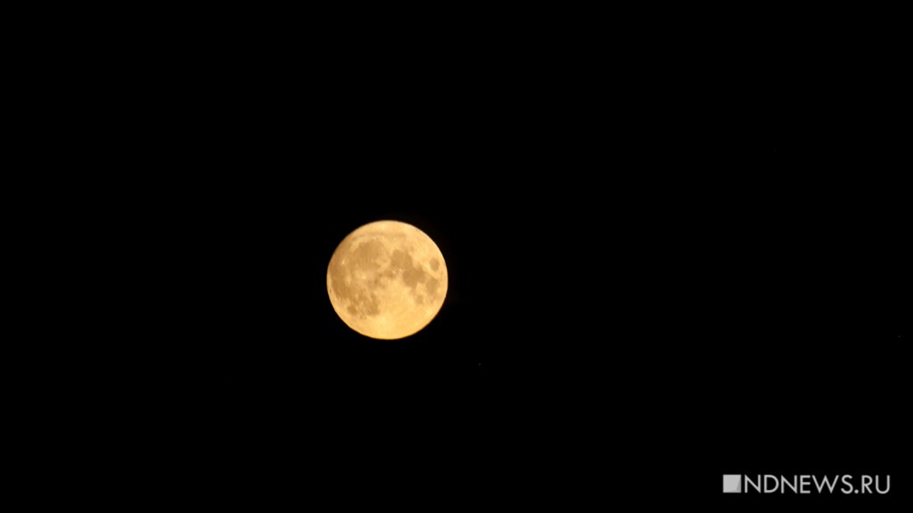 Луна 12.03 2024. Суперлуние. Оранжевая Луна. Большая Луна. Суперлуние август 2022.