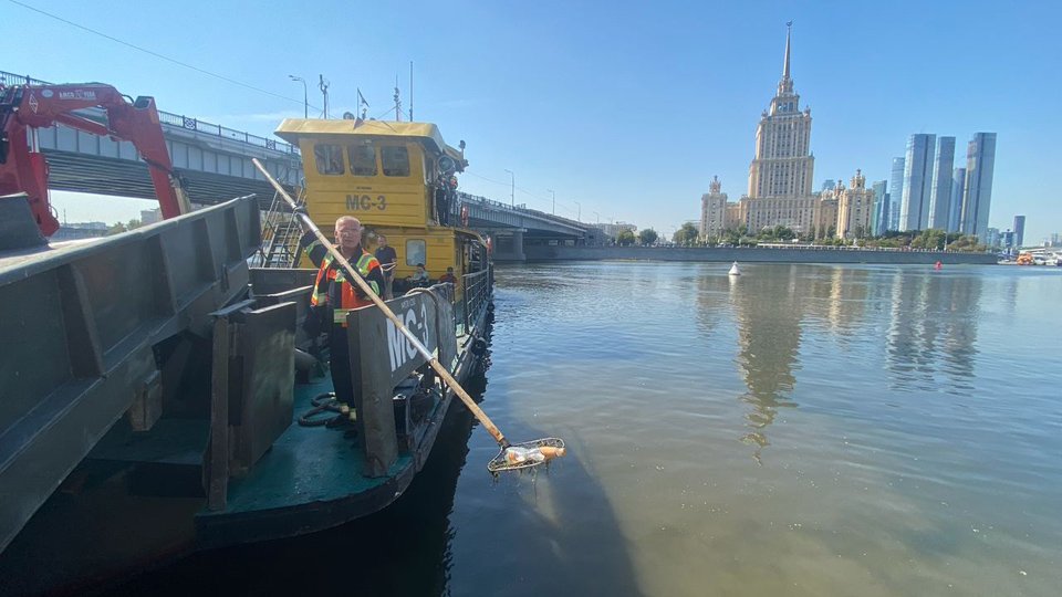 Подозрительная плёнка: спецсуда брошены на ликвидацию загрязнения Москвы-реки