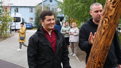 Губернатор Артюхов заверил жителей, что помощь Волновахе не затормозит развитие ЯНАО