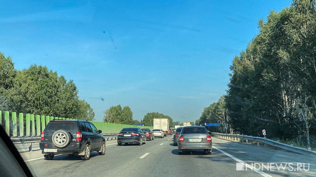 От Белоярки до Екатеринбурга автомобили стоят в 15-километровой пробке (ФОТО)
