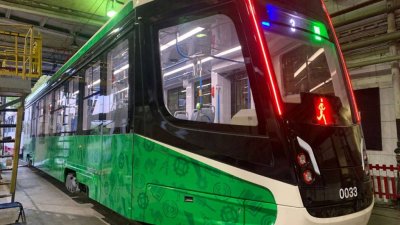 В Челябинске новый трамвай слетел с рельсов
