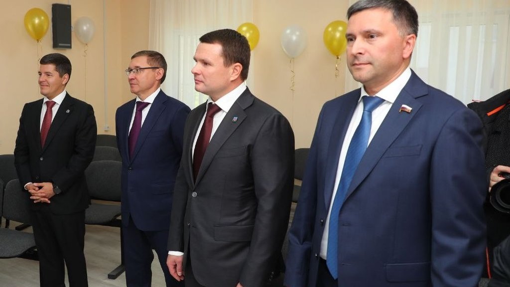 Депутат Кобылкин и полпред Якушев получили награды на Ямале