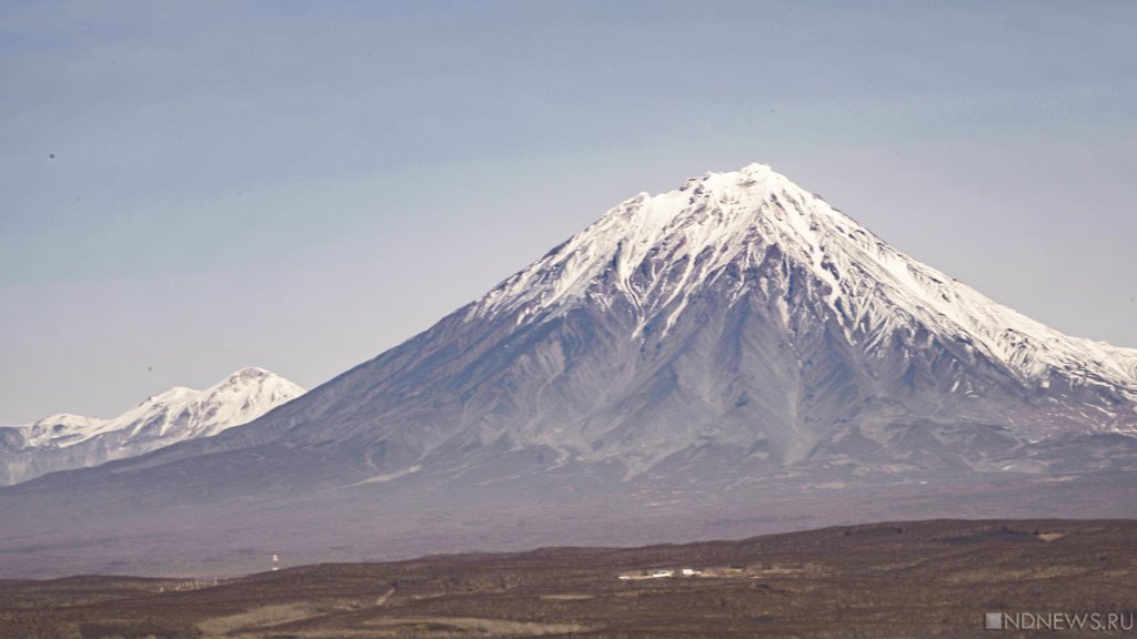 Вулкан Ключевской выбросил лаву после землетрясения
