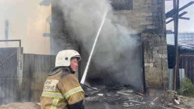 Утром на Юго-Западе тушили крупный пожар (ФОТО)