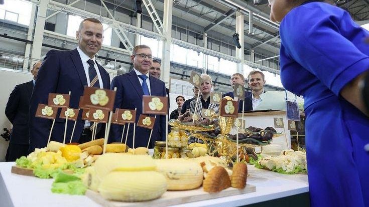 Губернатор Шумков ездил в Екатеринбург показывать свои продукты