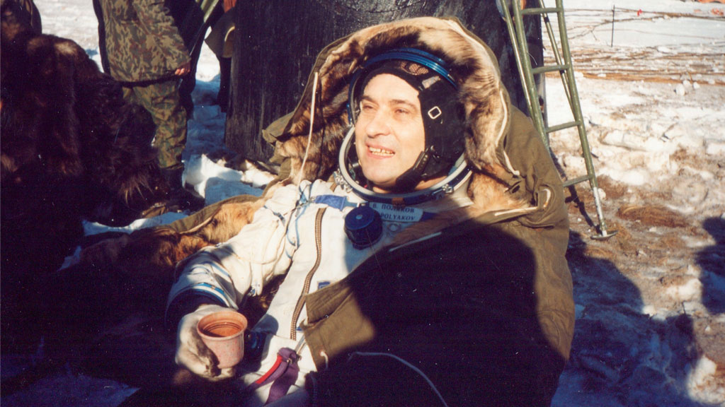 Умер космонавт, установивший рекорд пребывания на орбите Земли