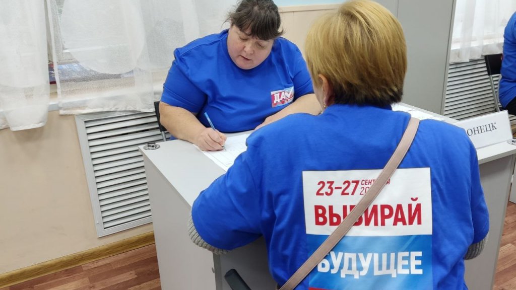 В Екатеринбурге открылись участки для голосования на референдумах по присоединению восточных территорий Украины