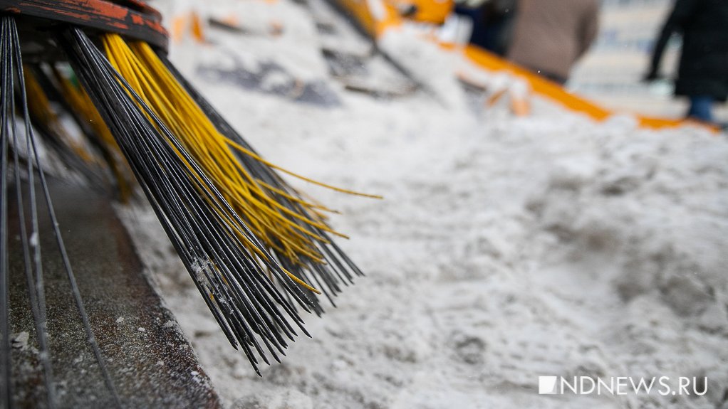 «Ой, все!» В Первоуральске коммунальщики заблокировали жительницу, которая жаловалась на плохую уборку снега (ФОТО)