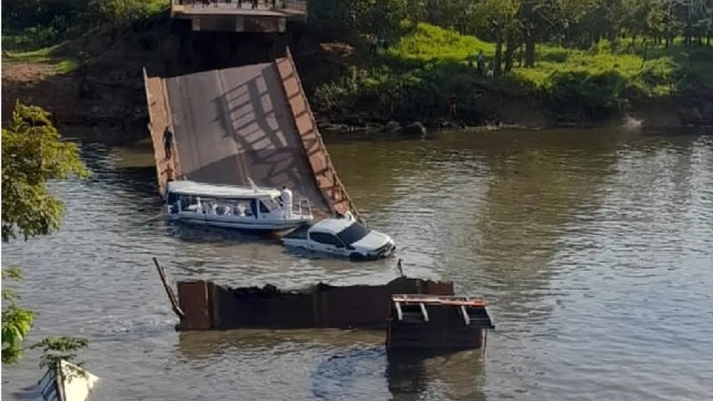 В Бразилии три человека погибли при обрушении моста