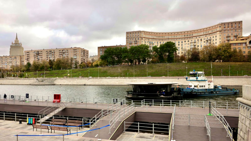 Первый плавучий причал для электросудов устанавливают в Москве