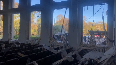Здание мэрии Донецка получило серьезные разрушения после удара ВСУ, ранены два человека (ФОТО)