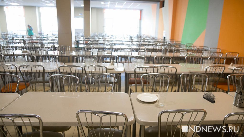 В Петербурге 43 ученика отравились в школьной столовой