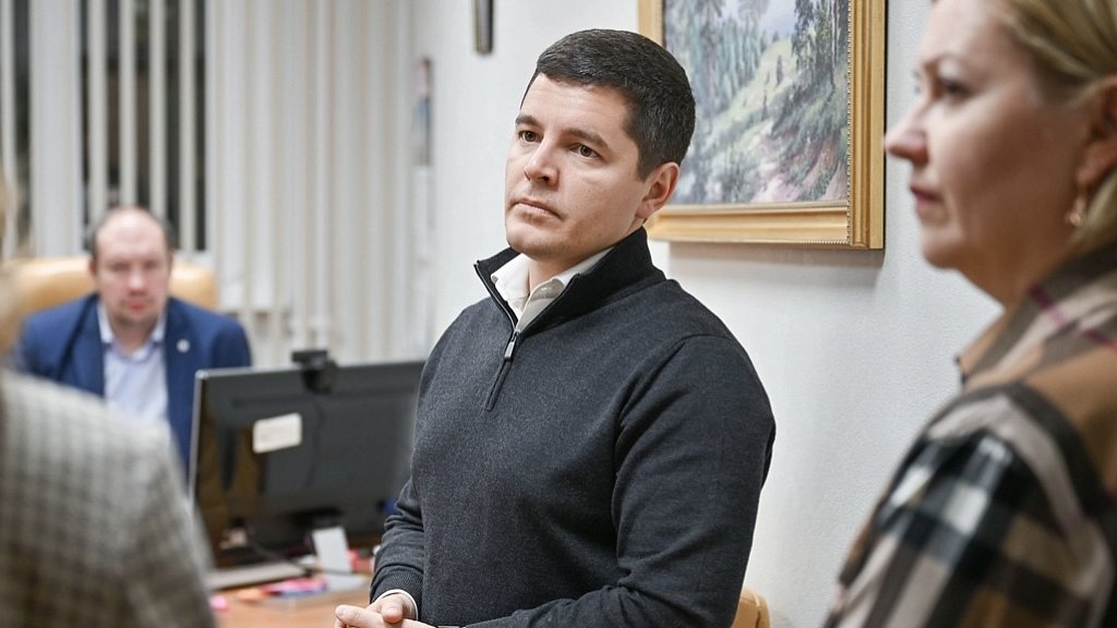 Губернатор Артюхов проверил, как работает отдел помощи семьям участников СВО