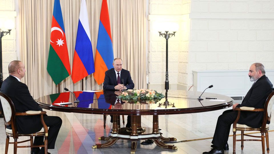 Путин: Вопросы, связанные с армяно-азербайджанским урегулированием, являются преодолимыми