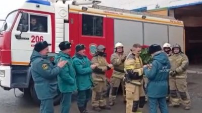 Пожарный с Урала сделал необычное предложение руки и сердца (ВИДЕО)