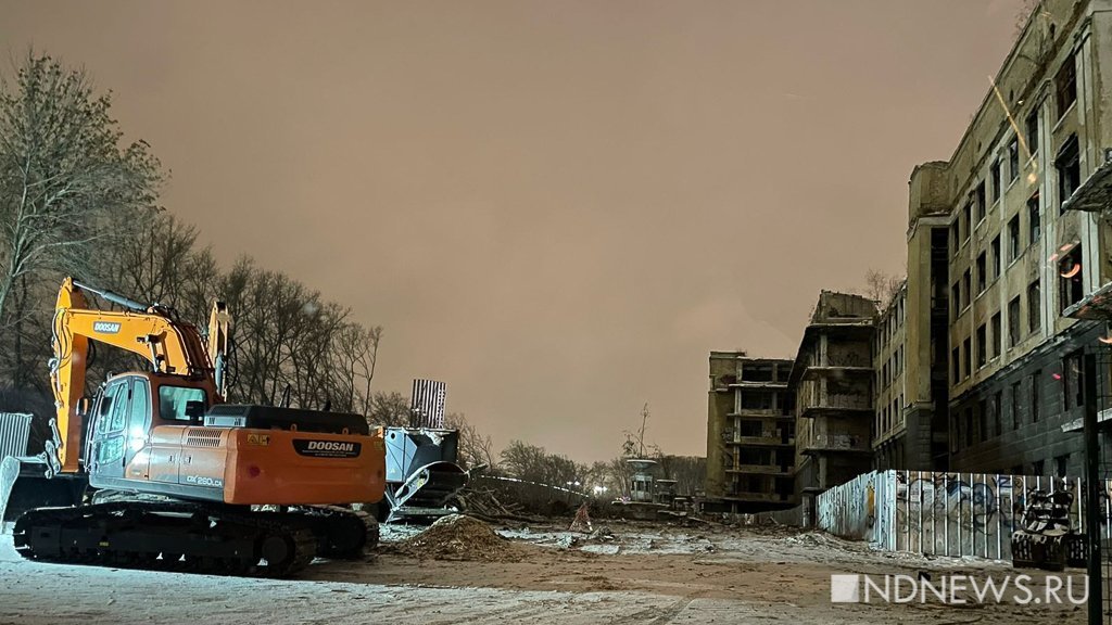 Барельеф с заброшенной больницы сохранят в музее истории Екатеринбурга (ФОТО)