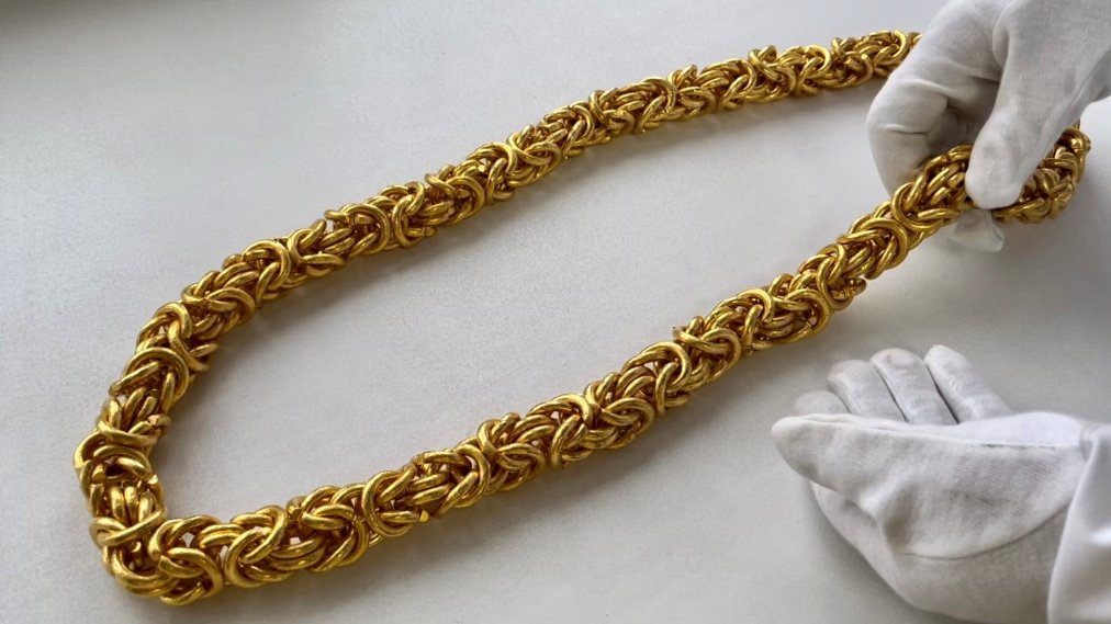 Суд не согласился признать четырехкилограммовую золотую цепь украшением (ФОТО)