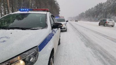В Свердловской области всплеск аварий из-за снегопада. В ДТП пострадали двое детей
