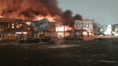 Один человек погиб: СК возбудил уголовное дело по крупному пожару в ТЦ «Мега-Химки»