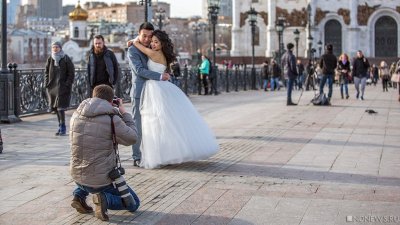 В октябре в России резко выросло число заключенных браков