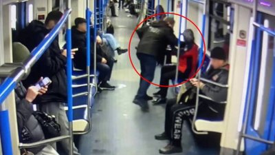 Грабитель с ножом напал на пассажира в вагоне столичного метро