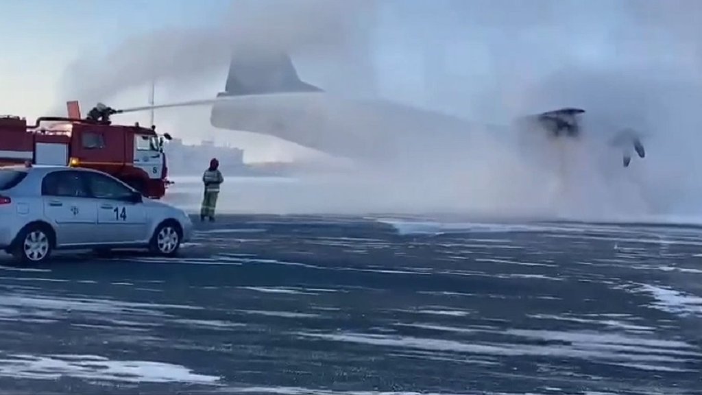 Самолет загорелся в аэропорту Новосибирска
