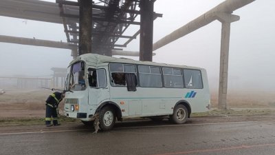 В Волгограде автобус протаранил опору моста