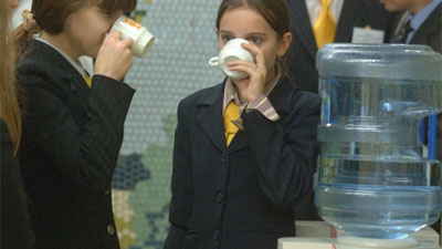 Компот или чай? В столовых московских школ объяснили, почему важно соблюдать питьевой режим