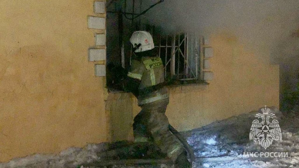 На Шефской сегодня утром сгорели несколько квартир в двухэтажном доме (ФОТО)
