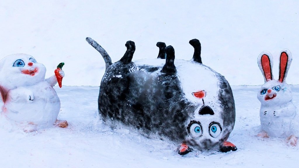 Тайная жизнь домашних животных: заключенные слепили из снега символы Нового года (ФОТО)