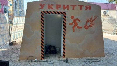 В Киеве отказались от бетонных укрытий возле остановок – из соображений безопасности