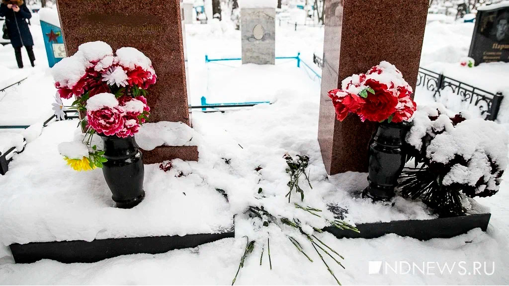Трое школьников разгромили более 40 могил на кладбище под Волгоградом