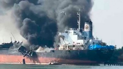 В Таиланде на нефтяном танкере произошел взрыв