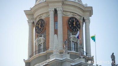 300 фактов о Екатеринбурге. Часы на мэрии заводили вручную дважды в неделю