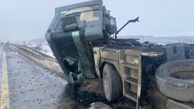 Фура с легковоспламеняющимся грузом сгорела на трассе «Крым» в Подмосковье