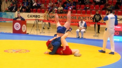В Верхней Пышме началось первенство России по спортивному и боевому самбо среди юниоров (ФОТО)
